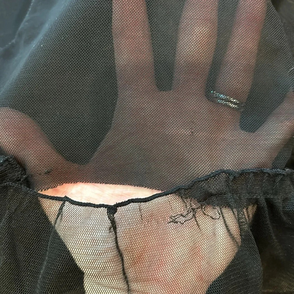 Frederick’s of Hollywood Negligee Lingerie Black Ruffle Bra Top Size Medium - Picture 4 of 8